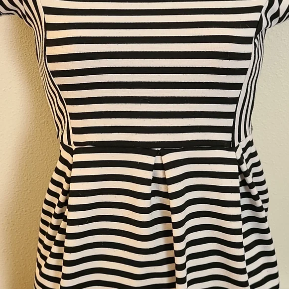 Black and white striped dress girls size 10-12 - Picture 2 of 7